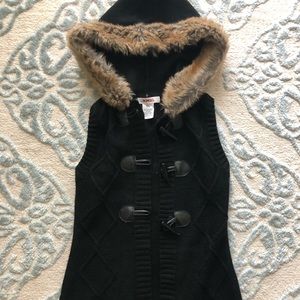 Chic long Bongo vest with fur-lined hood